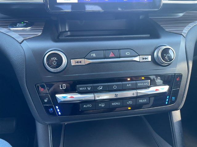 Used 2020 Ford Explorer Limited AWD/4WD image 21