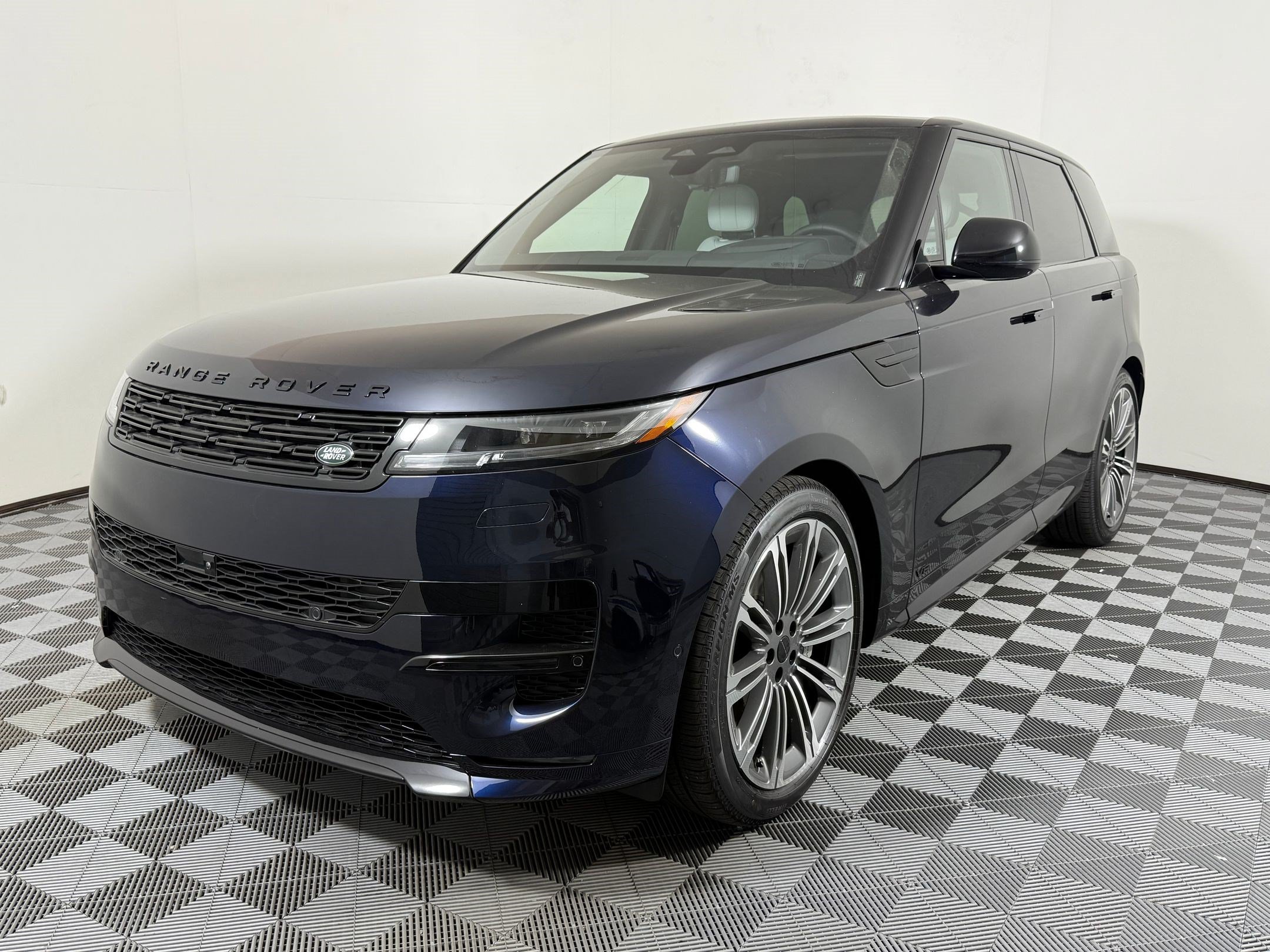 New 2026 Land Rover Range Rover Sport Dynamic SE AWD/4WD image 1
