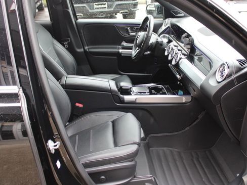 Used 2023 Mercedes-Benz GLB 250 4MATIC image 36
