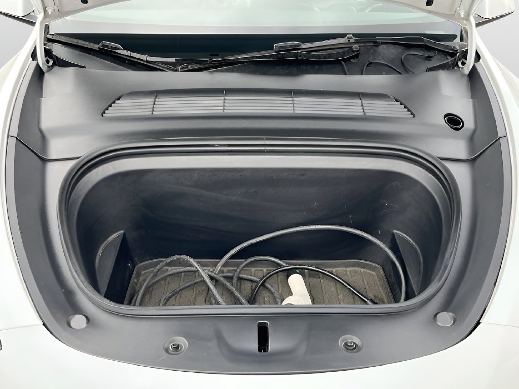 Used 2024 Tesla Model Y Long Range RWD image 30