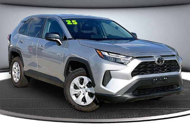 Used 2025 Toyota RAV4 LE AWD/4WD image 3