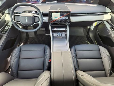 New 2025 Lincoln Nautilus Premier image 11