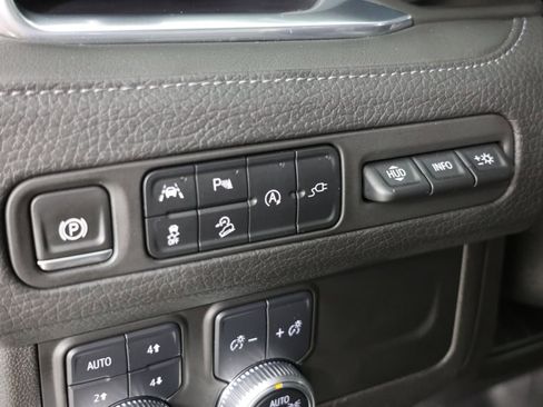 Used 2021 GMC Yukon Denali w/ Denali Premium Package AWD/4WD image 27