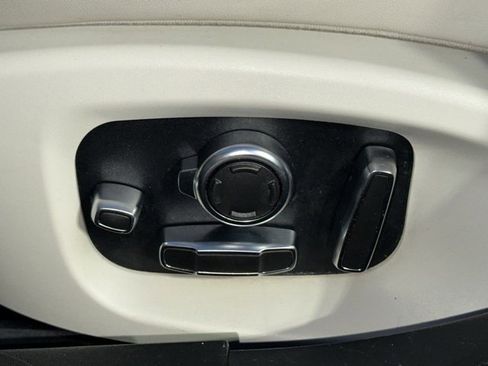 Used 2020 Jaguar XE S image 27