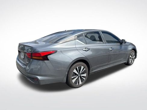 Used 2021 Nissan Altima 2.5 SV w/ SV Premium Package image 3
