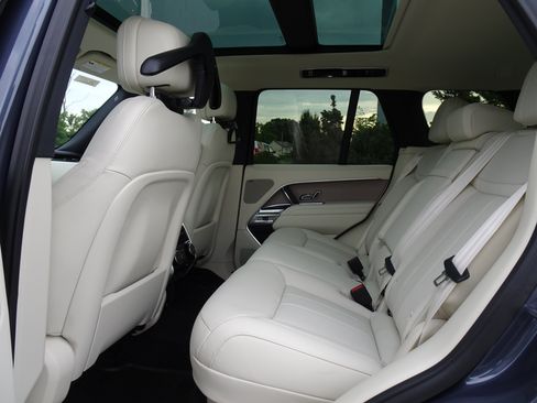 New 2026 Land Rover Range Rover SE AWD/4WD image 18