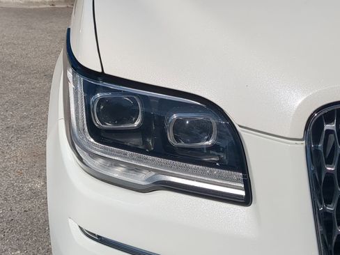 Used 2023 Lincoln Navigator Reserve image 10