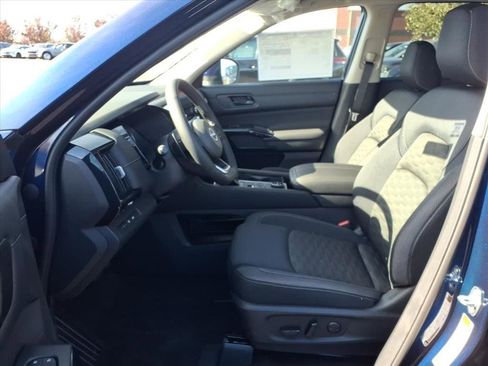 New 2025 Nissan Pathfinder SV image 26