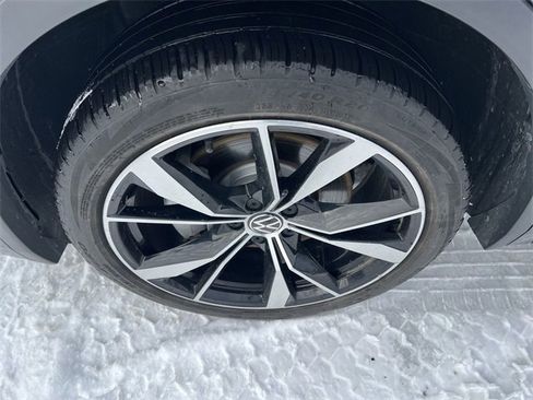 Used 2022 Volkswagen Tiguan SEL R-Line image 12