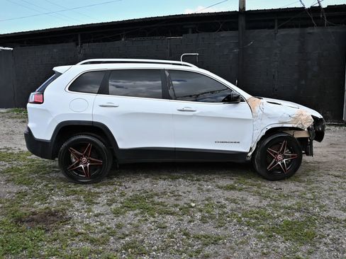 Used 2019 Jeep Cherokee Limited FWD image 7