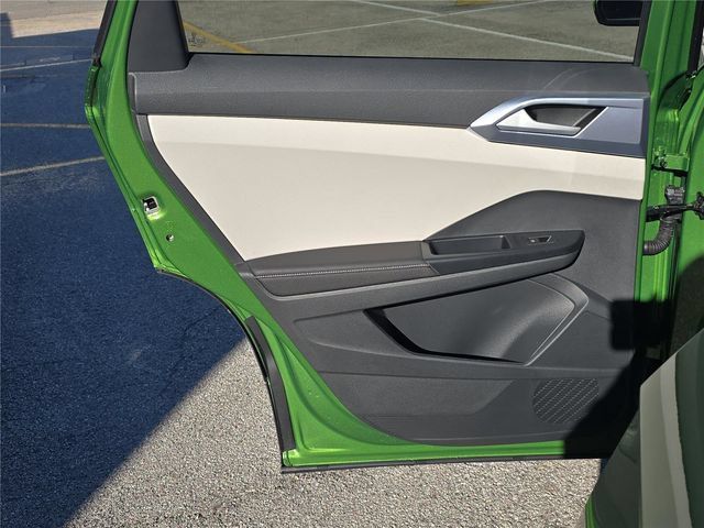 New 2026 Volkswagen Taos SE FWD image 8