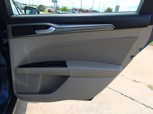 Used 2018 Ford Fusion SE w/ Fusion SE Technology Package FWD image 36