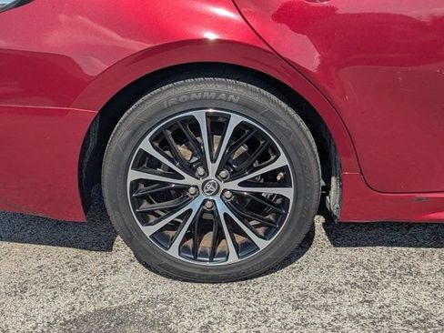Used 2018 Toyota Camry SE FWD image 11