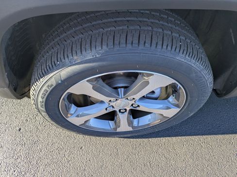 New 2026 Jeep Grand Cherokee Limited RWD image 9