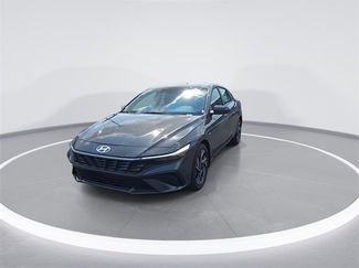 New 2025 Hyundai Elantra SEL video 3