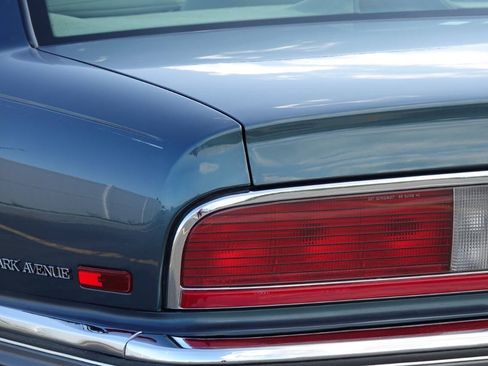 Used 1993 Buick Park Avenue Ultra FWD image 52