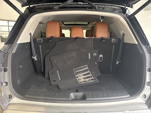 Used 2023 Nissan Pathfinder Platinum w/ Lighting Package (N93) image 17