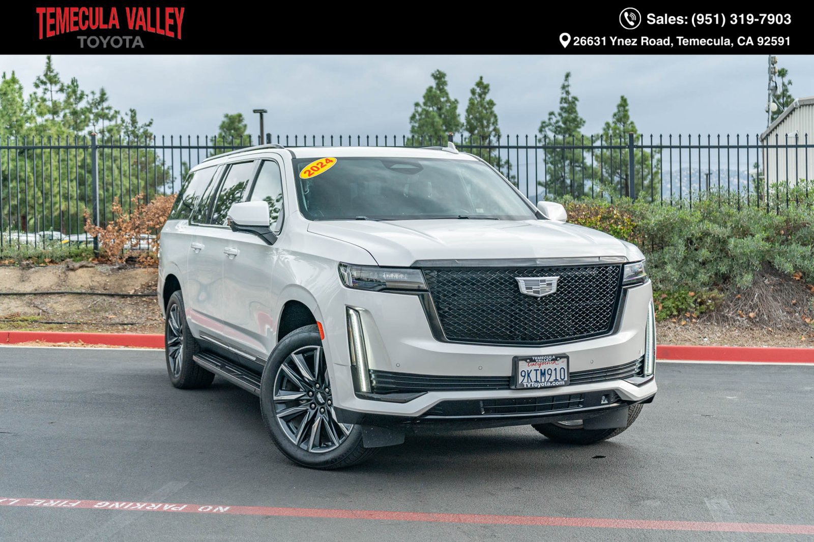 Used 2024 Cadillac Escalade ESV Sport Platinum AWD/4WD image 1