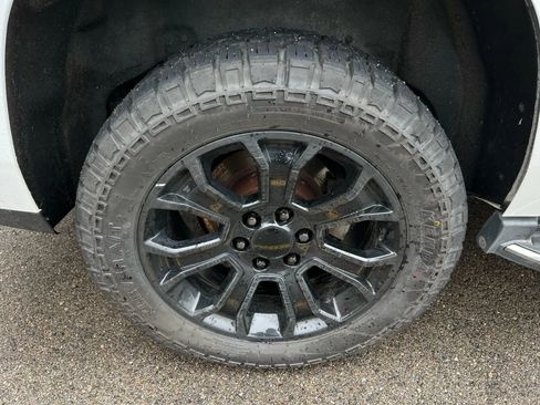 Used 2015 GMC Yukon SLT w/ HD Trailering Package image 11