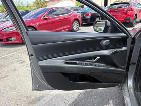 Used 2023 Hyundai Elantra SEL w/ Convenience Package FWD image 10