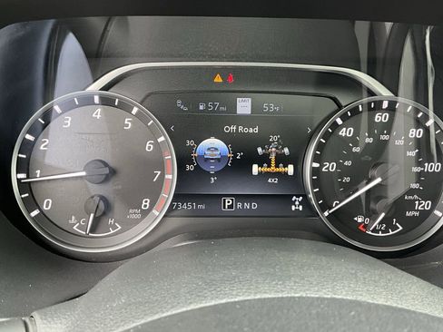 Used 2020 Nissan Titan SL w/ Moonroof Package image 36