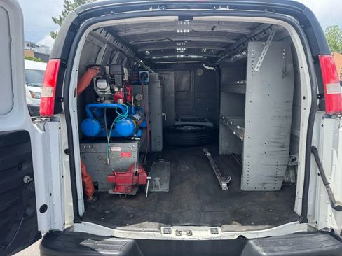 Used 2017 Chevrolet Express 3500 Extended image 17