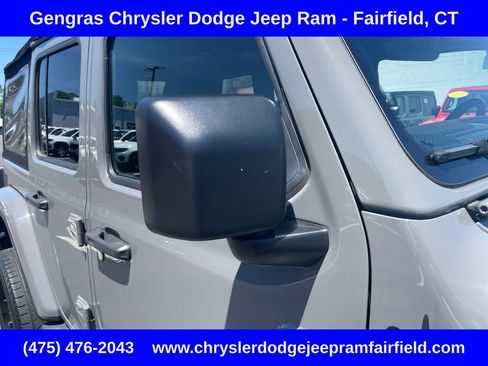 Used 2018 Jeep Wrangler Unlimited Sahara AWD/4WD image 10
