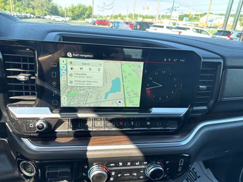 Used 2022 GMC Sierra 1500 SLT w/ SLT Premium Package image 23