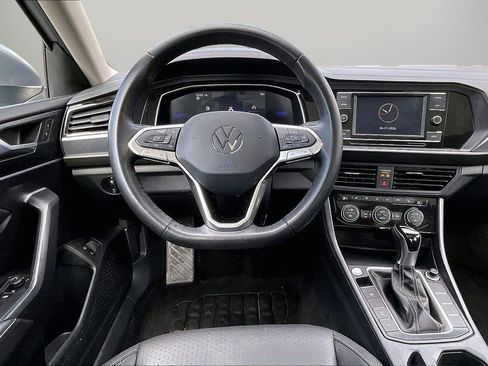 Used 2024 Volkswagen Jetta SE FWD image 12