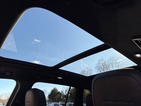 Used 2024 GMC Acadia Denali w/ Super Cruise Package image 31