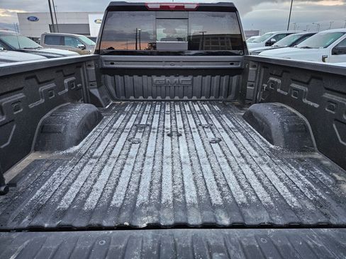 Used 2025 GMC Sierra 2500 AT4 image 33