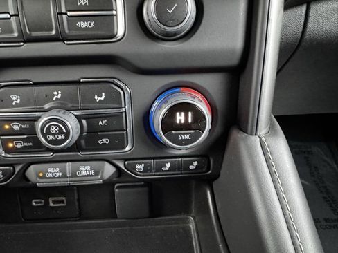 Used 2023 Chevrolet Suburban Premier image 15