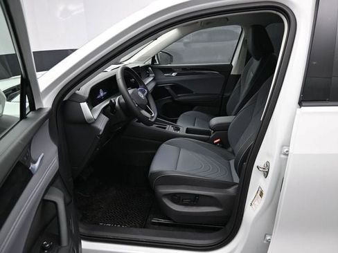 New 2026 Volkswagen Tiguan SE AWD/4WD image 9