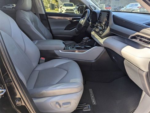 Used 2020 Toyota Highlander Limited image 14