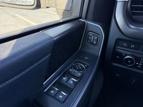 Used 2023 Ford F250 Lariat w/ Black Appearance Package image 12