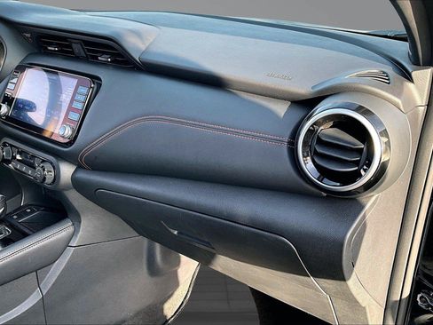 Used 2021 Nissan Kicks SR w/ SR Premium Package FWD image 17