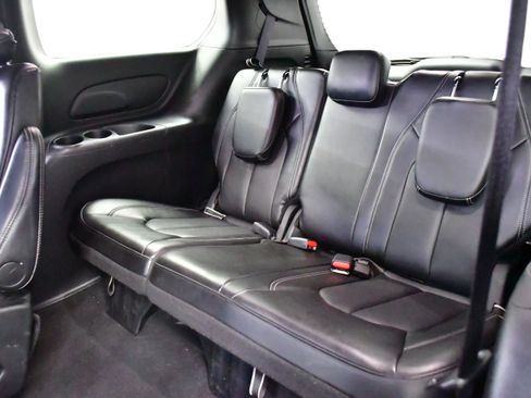 Used 2025 Chrysler Pacifica Select FWD image 12