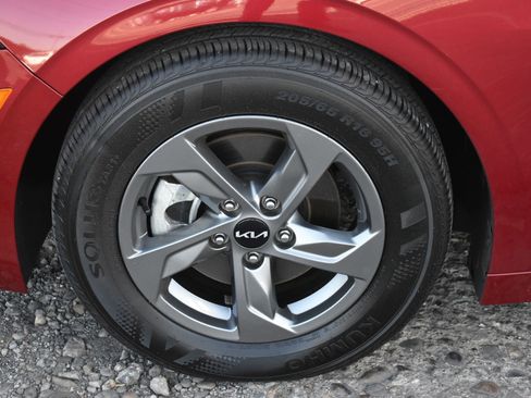 Used 2023 Kia K5 LXS image 11