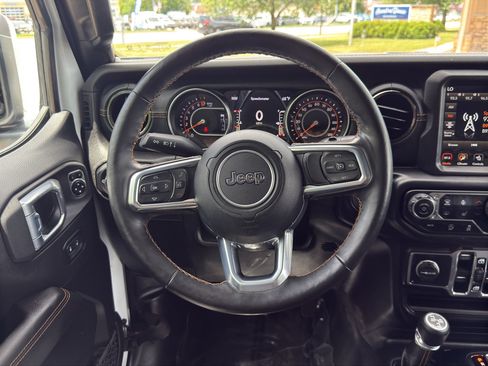 Used 2021 Jeep Wrangler Unlimited Sahara AWD/4WD image 13