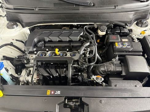 Used 2025 Hyundai Venue SEL FWD image 31