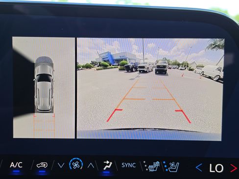 New 2027 Chevrolet Traverse RS AWD/4WD image 32