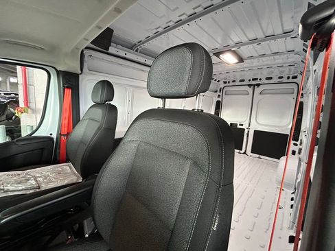 Used 2025 RAM ProMaster 2500 w/ Convenience Group image 23