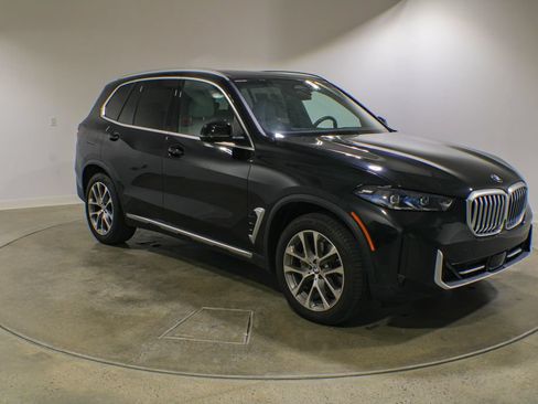 Used 2024 BMW X5 xDrive40i w/ Premium Package AWD/4WD image 8