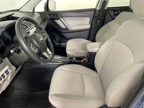Used 2017 Subaru Forester 2.5i Premium image 2
