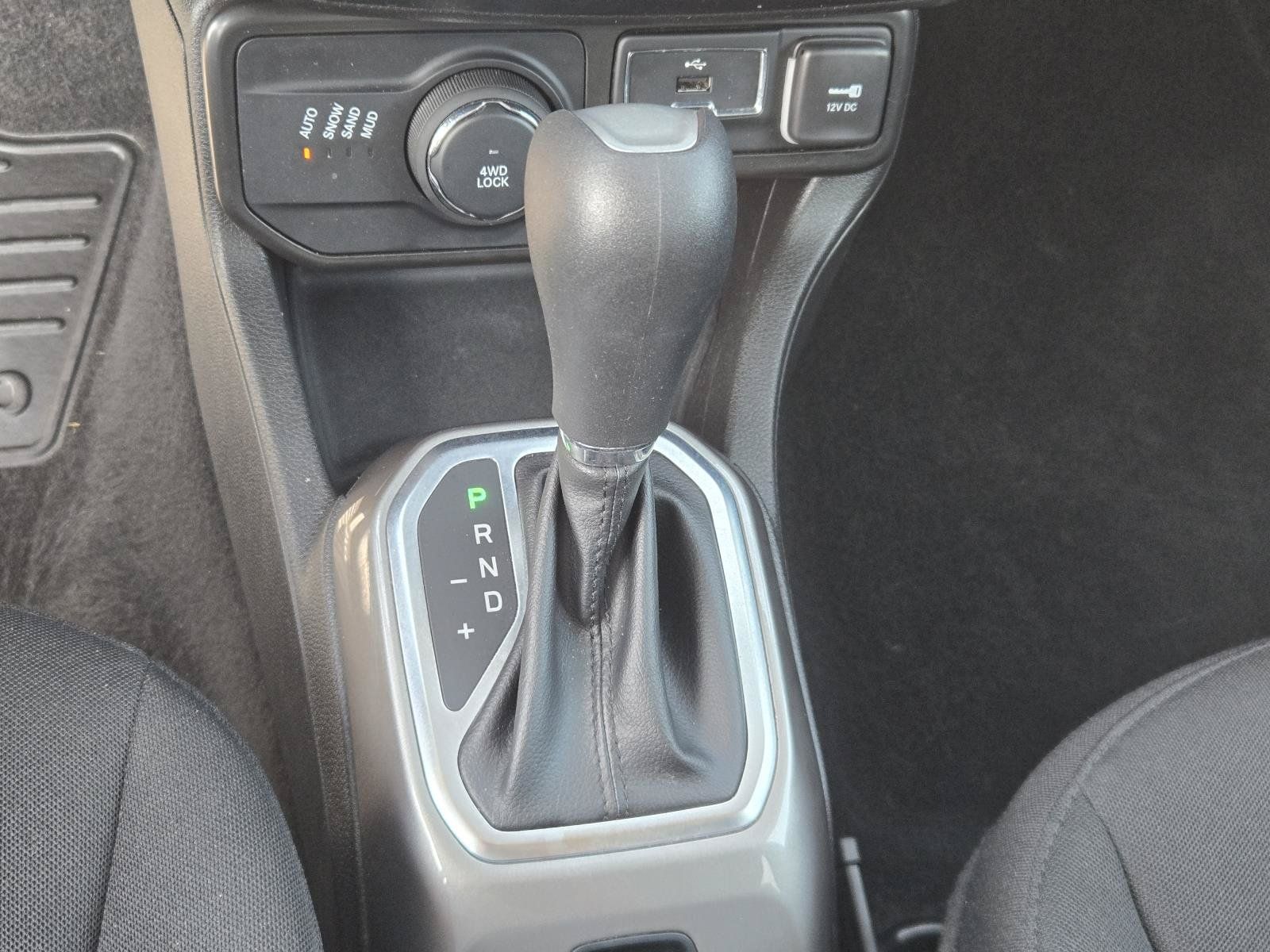 Used 2022 Jeep Renegade Latitude AWD/4WD image 15