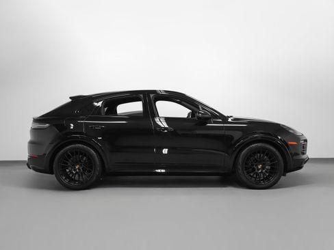 Certified 2023 Porsche Cayenne GTS AWD/4WD image 13