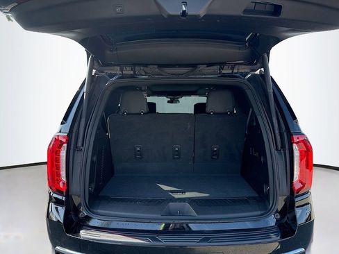 Used 2023 GMC Yukon SLT w/ SLT Luxury Package image 29