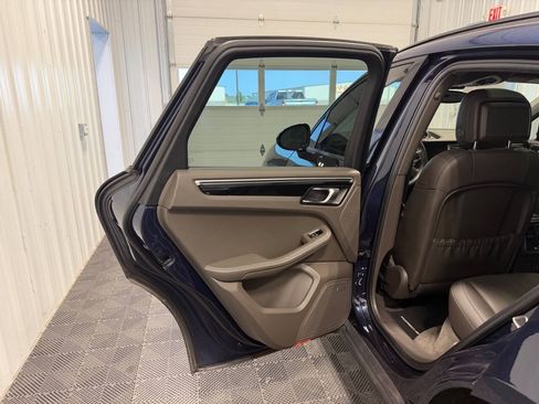 Used 2018 Porsche Macan AWD/4WD image 8
