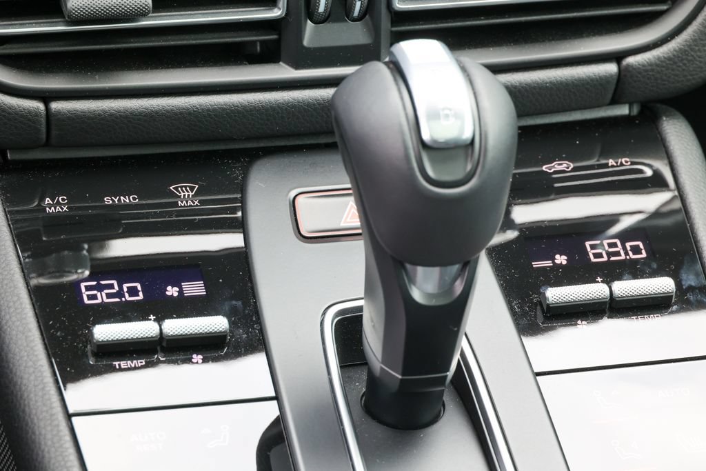Certified 2026 Porsche Macan AWD/4WD image 16