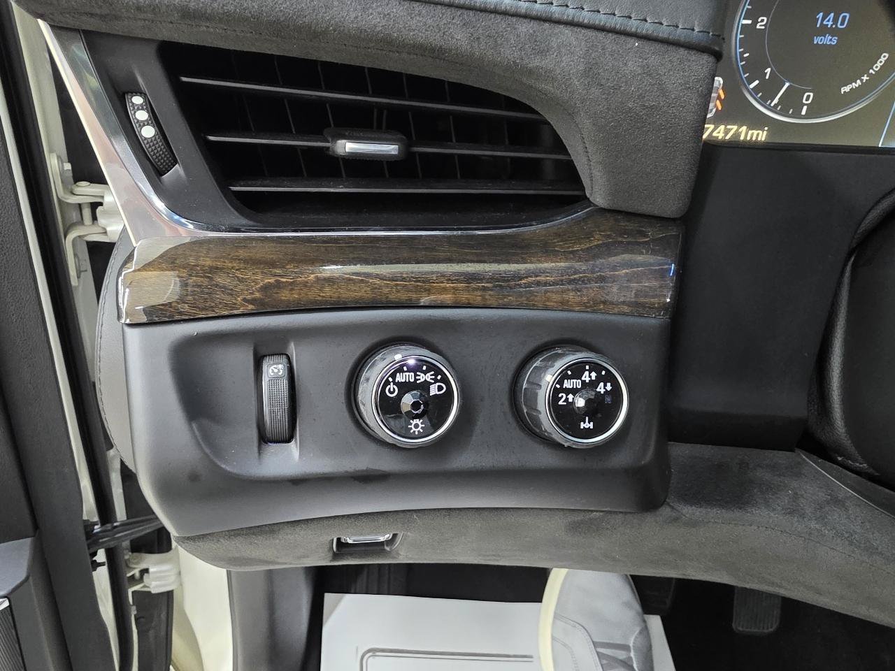 Used 2015 Cadillac Escalade Platinum AWD/4WD image 36